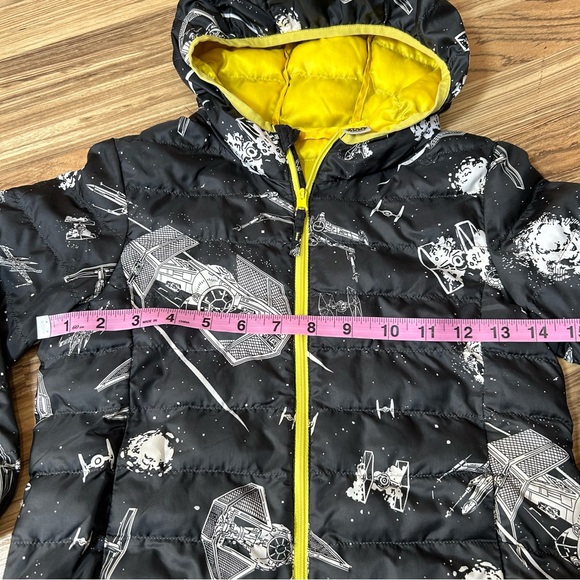 Uniqlo Boys Light Warm Padded Hooded Jacket Star Wars Space Black Size 3-4 - Picture 3 of 8